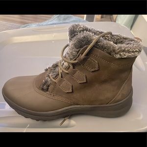 Brown baretraps winter boots - never worn!